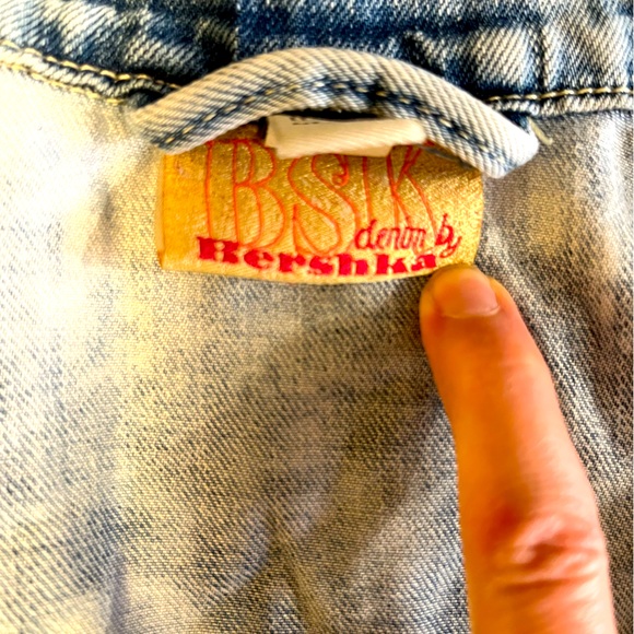 Vintage Light Wash Distressed Fitted Jean Jacket - Picture 7 of 7